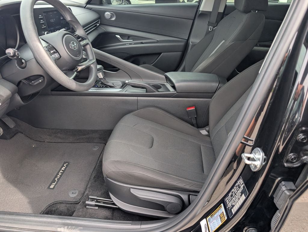 2023 Hyundai Elantra SE