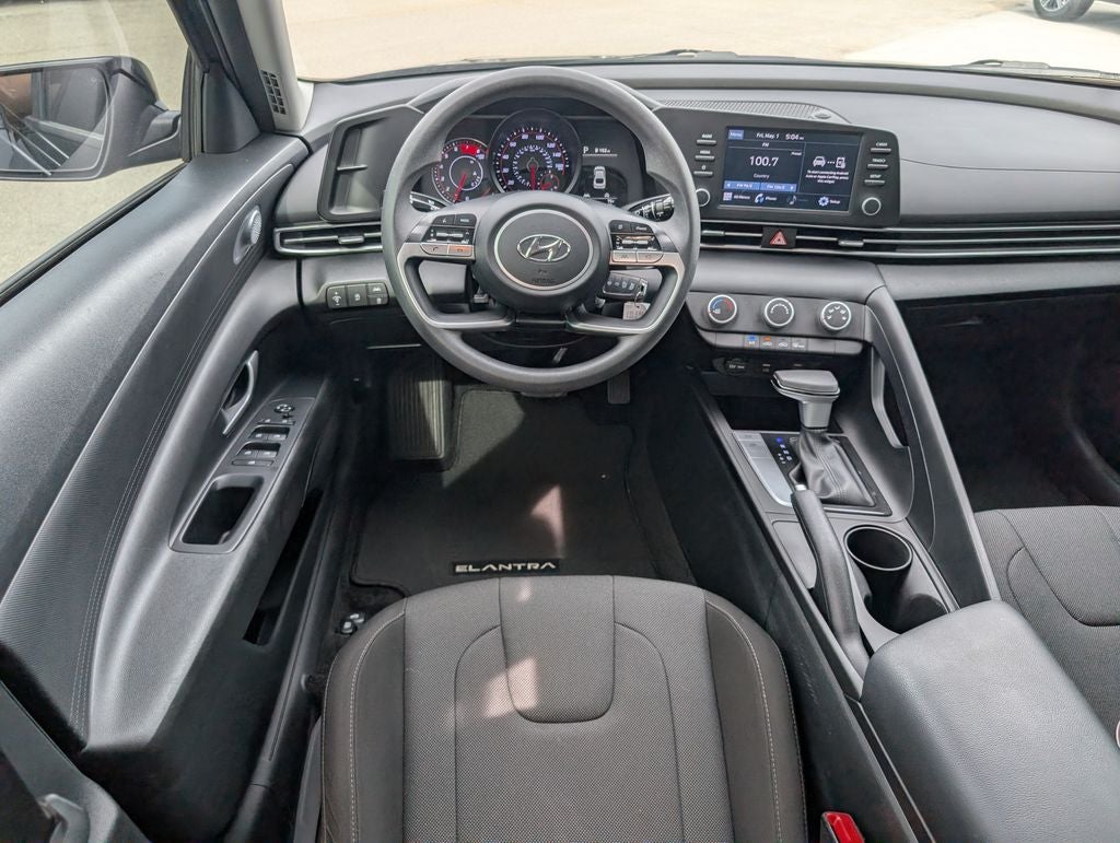 2023 Hyundai Elantra SE