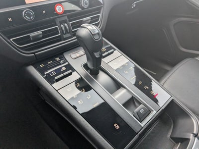 2022 Porsche Macan Base
