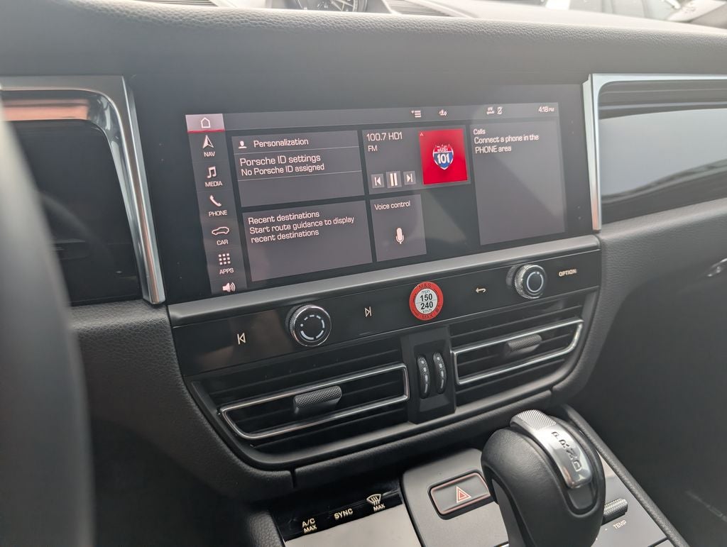 2022 Porsche Macan Base