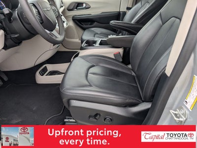 2024 Chrysler Pacifica Hybrid Select