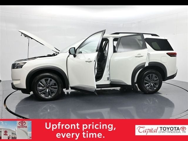 2024 Nissan Pathfinder SV