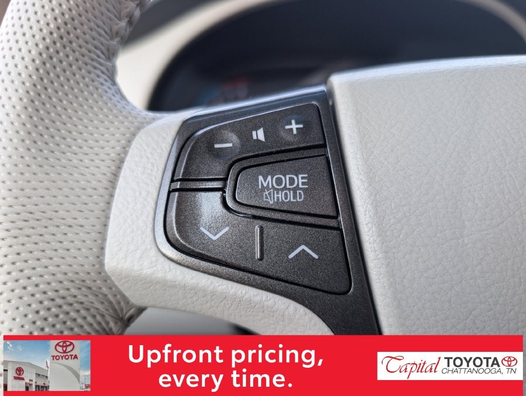 2014 Toyota Sienna XLE 8 Passenger