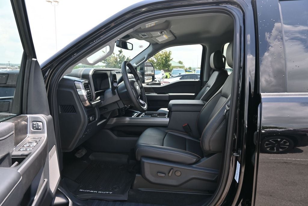 2026 Ford Super Duty F-550 DRW Chassis Cab F-550® LARIAT®
