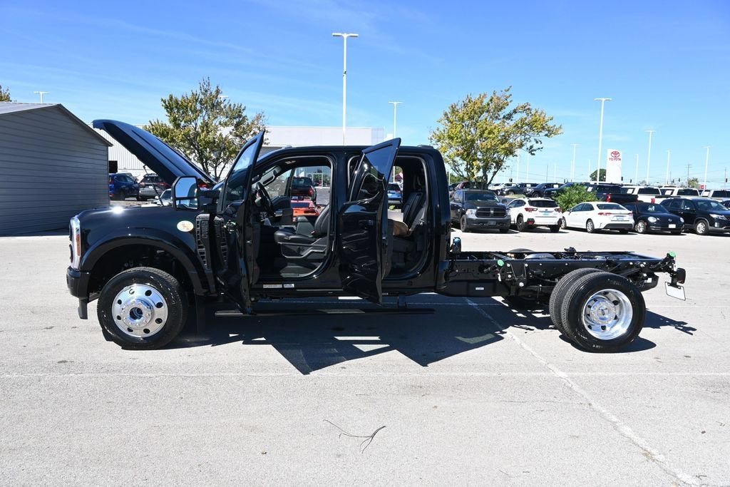 2027 Ford F-550SD Platinum DRW