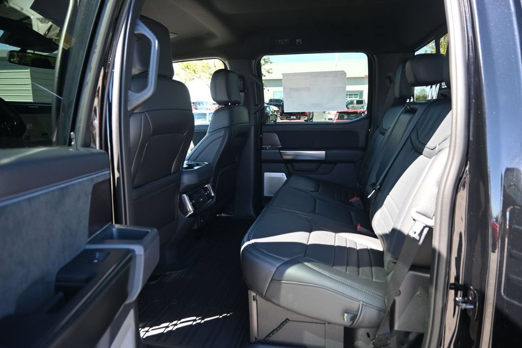 2027 Ford F-550SD Platinum DRW