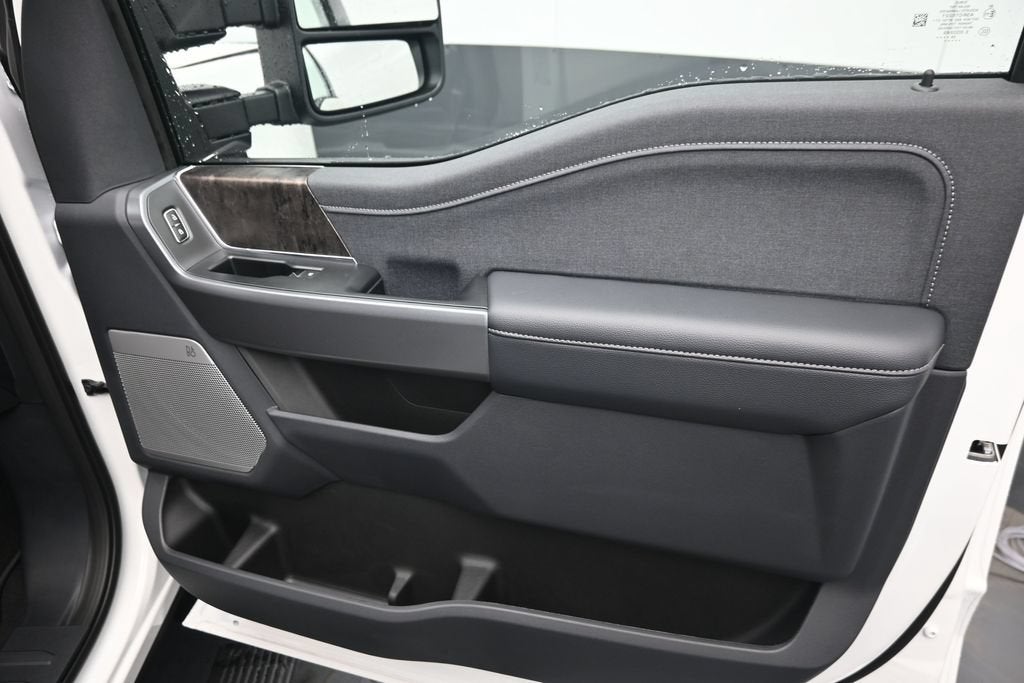 2027 Ford F-350SD Lariat DRW