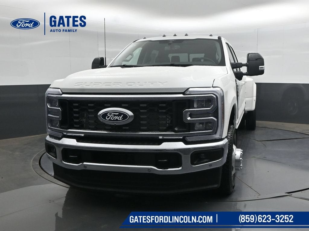 2027 Ford Super Duty F-350 DRW Pickup F-350® Lariat®