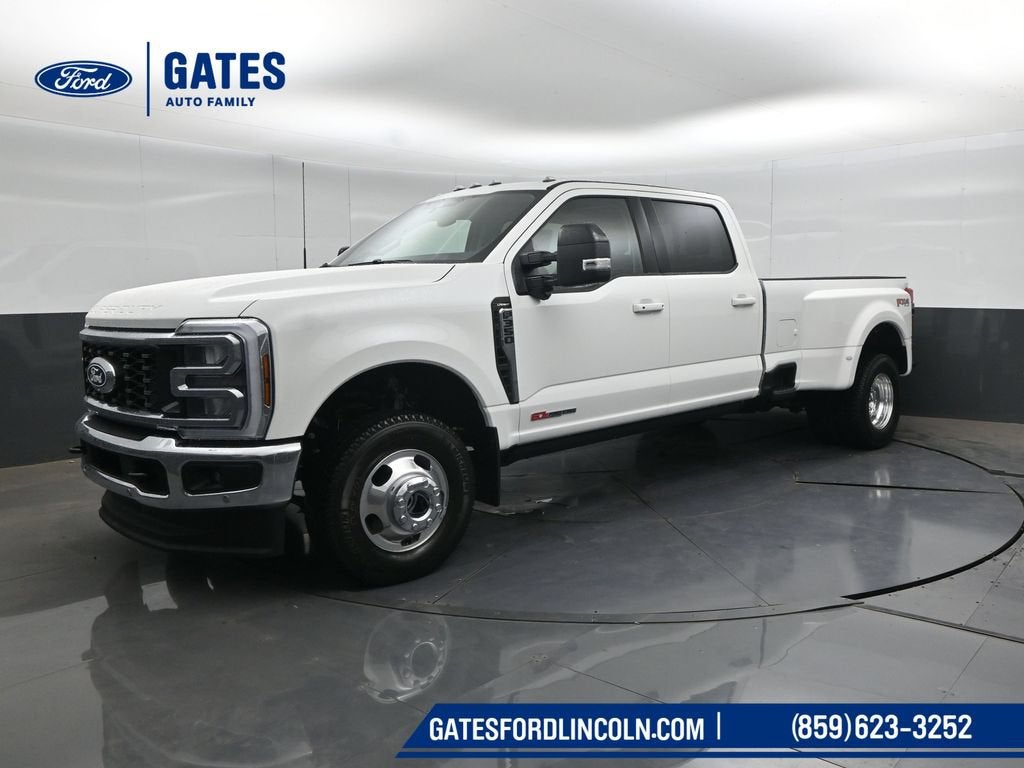 2027 Ford Super Duty F-350 DRW Pickup F-350® Lariat®