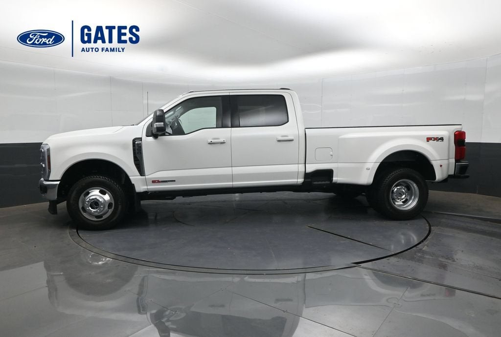 2027 Ford Super Duty F-350 DRW Pickup F-350® Lariat®