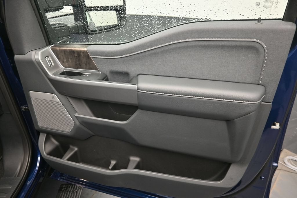 2027 Ford F-350SD Lariat DRW