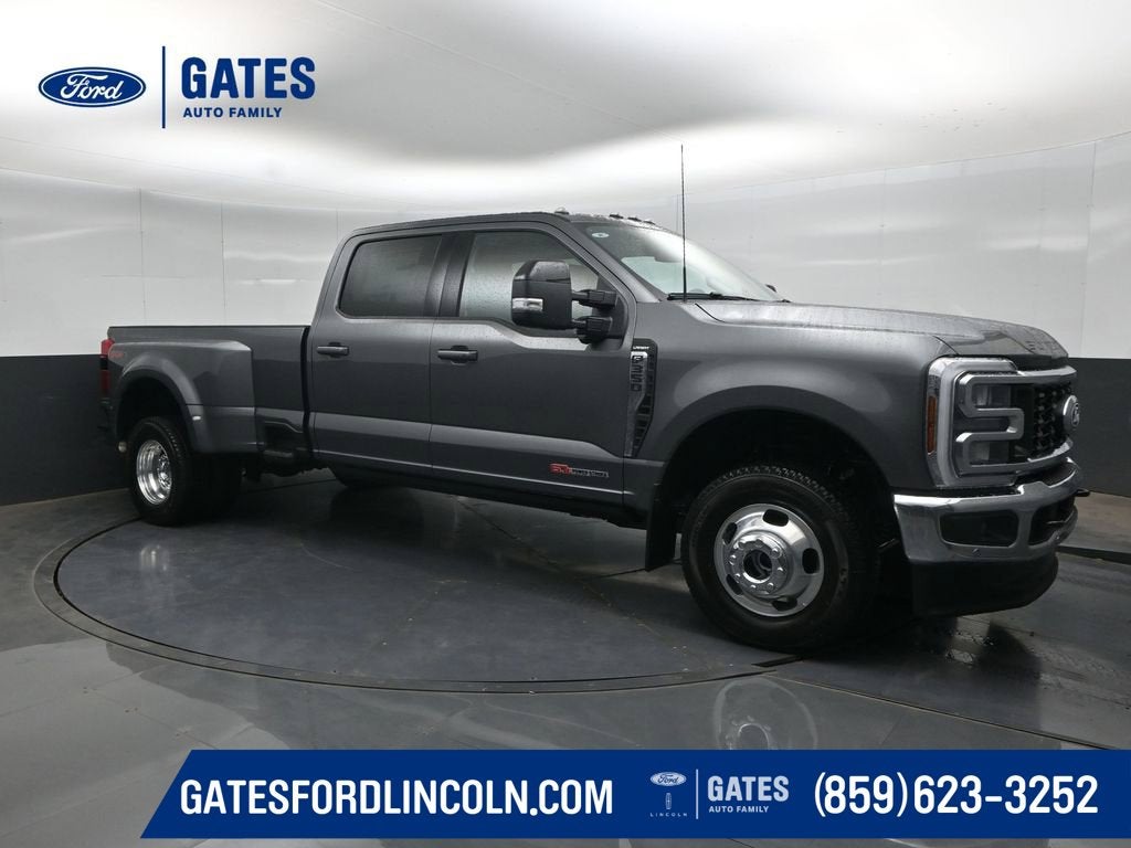 2027 Ford Super Duty F-350 DRW Pickup F-350® Lariat®
