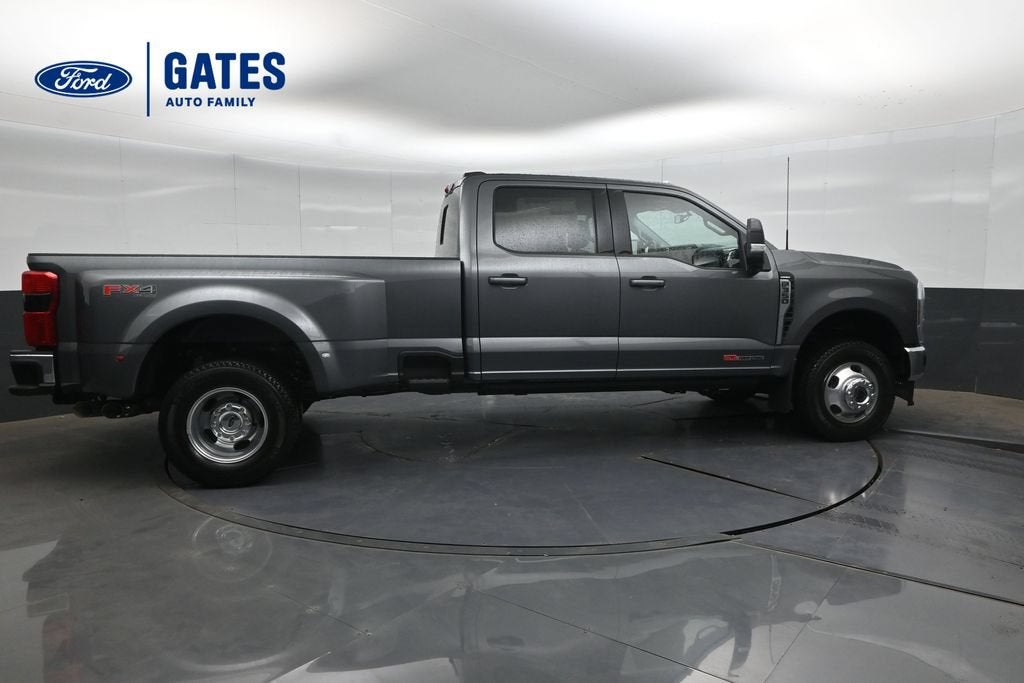 2027 Ford Super Duty F-350 DRW Pickup F-350® Lariat®