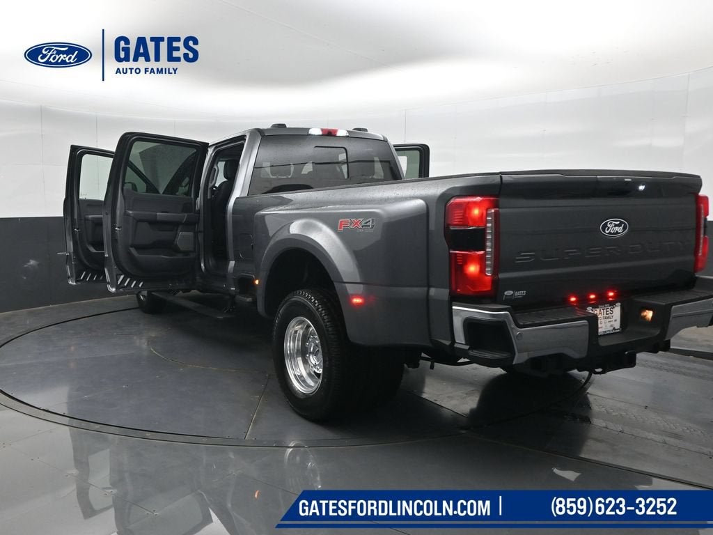 2027 Ford F-350SD Lariat DRW