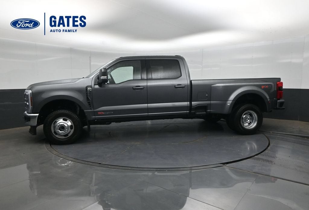 2027 Ford Super Duty F-350 DRW Pickup F-350® Lariat®