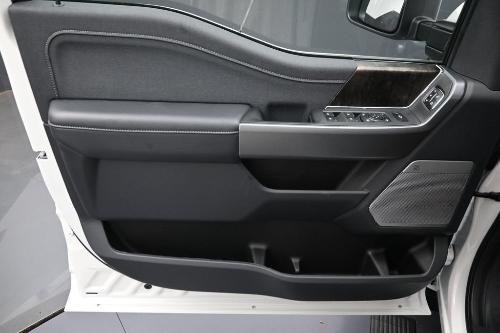 2027 Ford F-350SD Lariat DRW