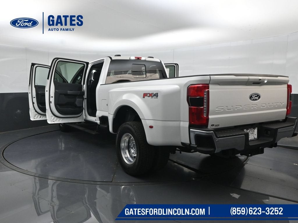 2027 Ford F-350SD Lariat DRW