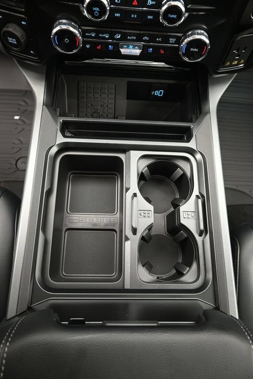 2027 Ford F-350SD Lariat DRW