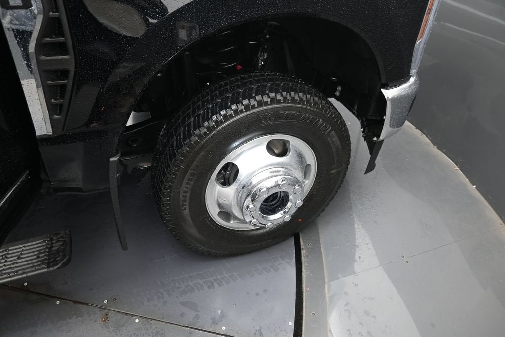 2027 Ford F-350SD Lariat DRW