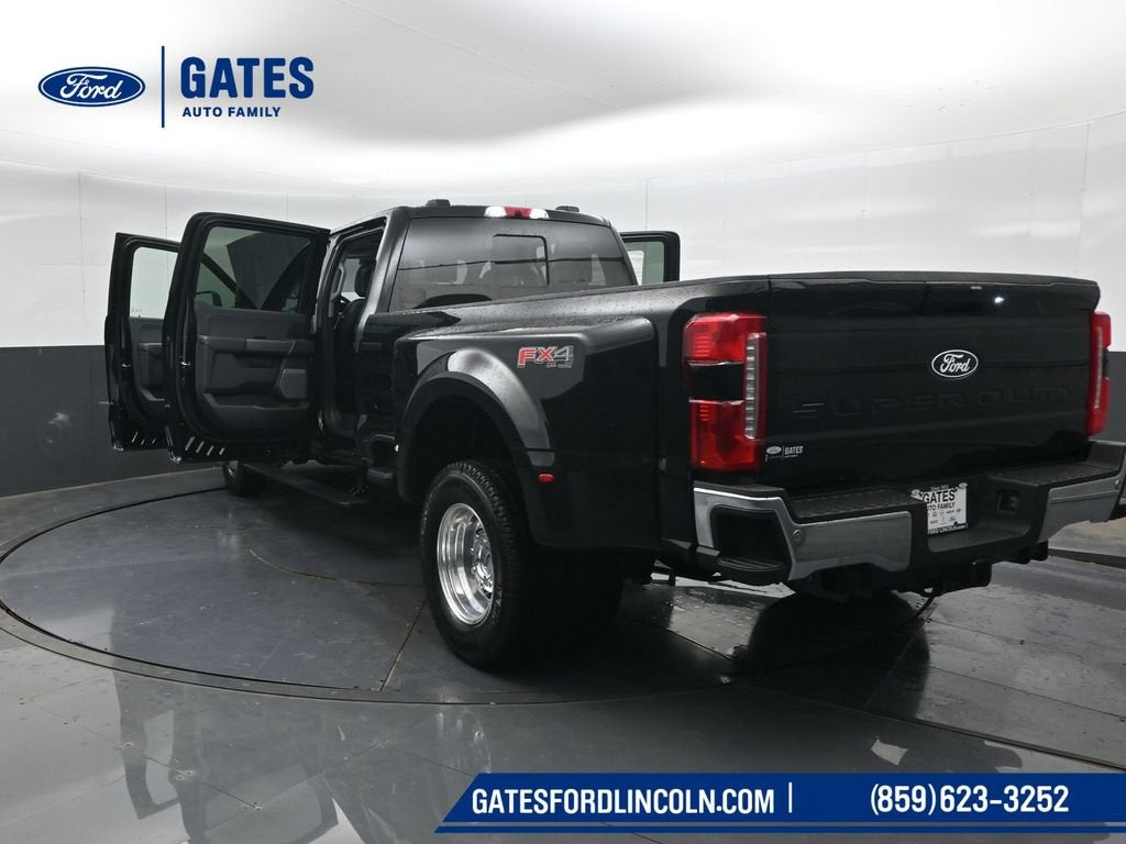 2027 Ford F-350SD Lariat DRW