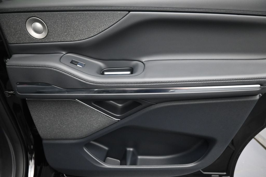 2027 Lincoln Navigator L Reserve