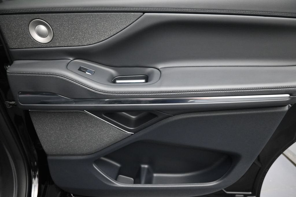 2027 Lincoln Navigator L Reserve